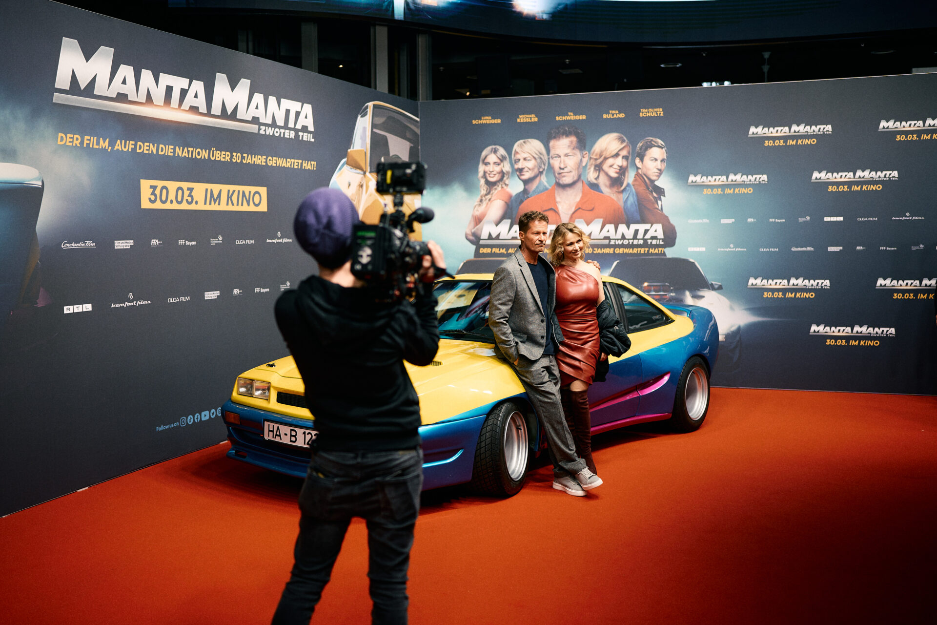 Boah, ey MANTA MANTA ZWOTER TEIL rast auf Platz 1 der Kinocharts Constantin Film Boah, ey MANTA MANTA ZWOTER TEIL rast auf Platz 1 der Kinocharts Constantin Film